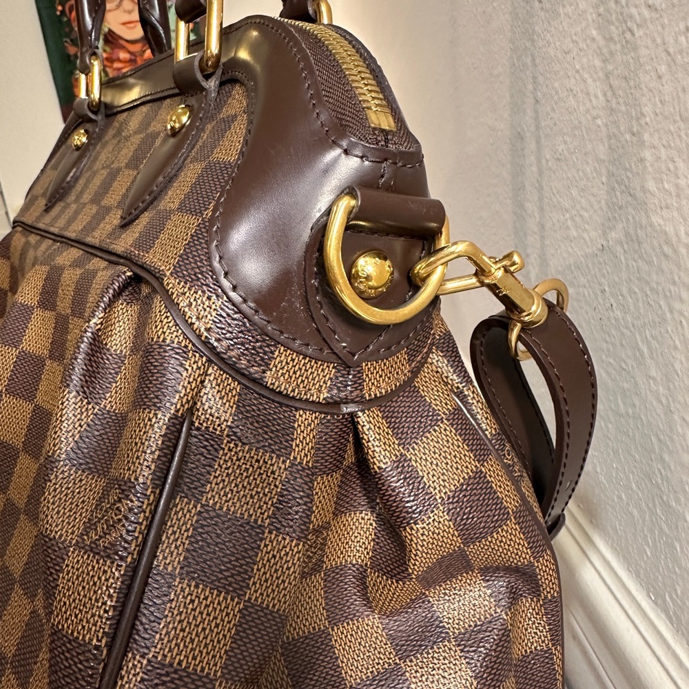 LOUIS VUITTON Trevi PM. Damier ebene shoulder bag with COA and dustbag. - Picture 16 of 17